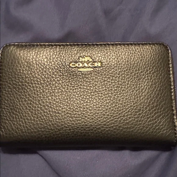 Coach Medium Id Zip Wallet - Picture 6 of 9